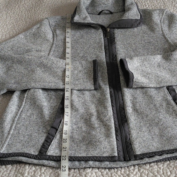 Lululemon Size 8 Grey Full Zip Knit Jacket *Flaw - Picture 7 of 16